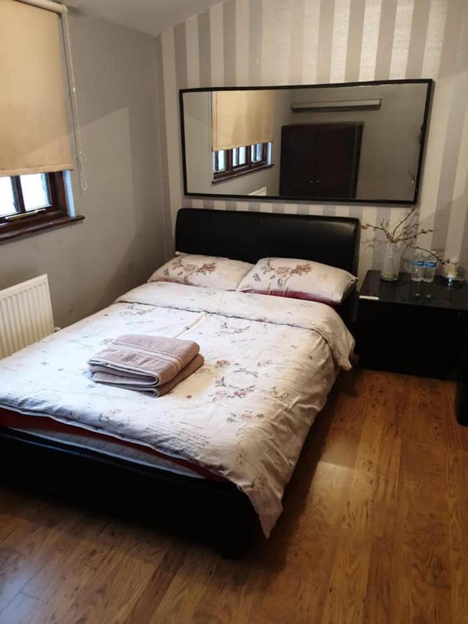 Master Room Near Heathrow Londýn Exteriér fotografie